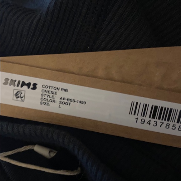 NWT SKIMS Black Women's Shapewear Bodysuit onesie L black=soot - Picture 5 of 7